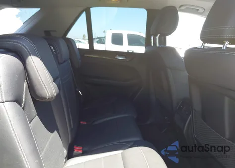 2015 Mercedes-Benz Ml 350 z USA, uszkodzony, nr VIN 4JGDA5JB2FA529220